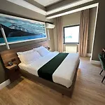 7th Floor 4*