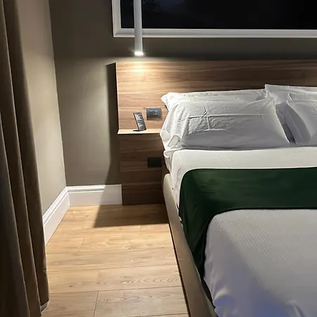 7th Floor 4*