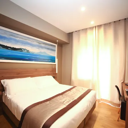 7th Floor 4*