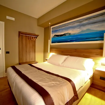 7th Floor 4*