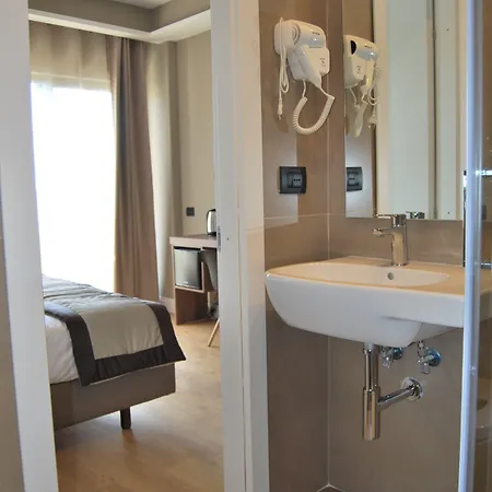 7th Floor 4*