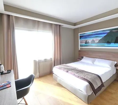 7th Floor 4*