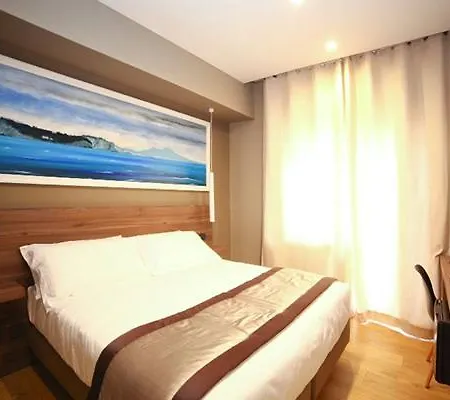 7th Floor 4* Neapol