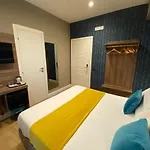 7th Floor בית הארחה 4*