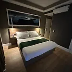 7th Floor בית הארחה 4*