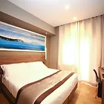 7th Floor 4*