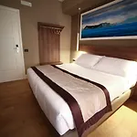 7th Floor 4* נאפולי