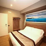 7th Floor 4*