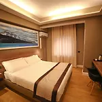 7th Floor בית הארחה 4*