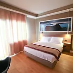 7th Floor בית הארחה