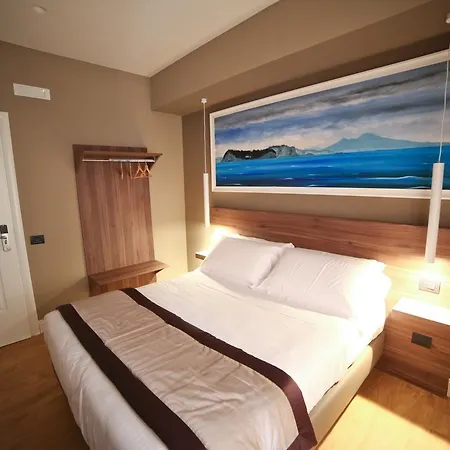 7th Floor 4* Неаполь